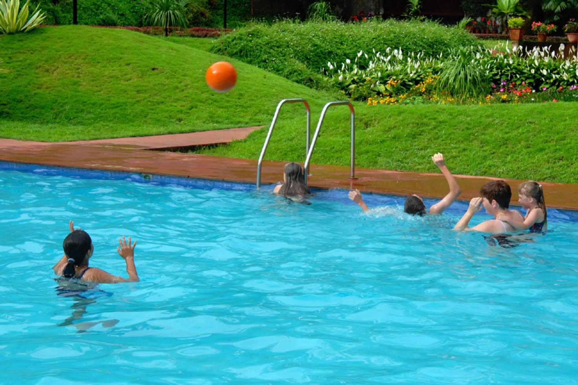Carmelia Haven Resort Thekkady Esterno foto