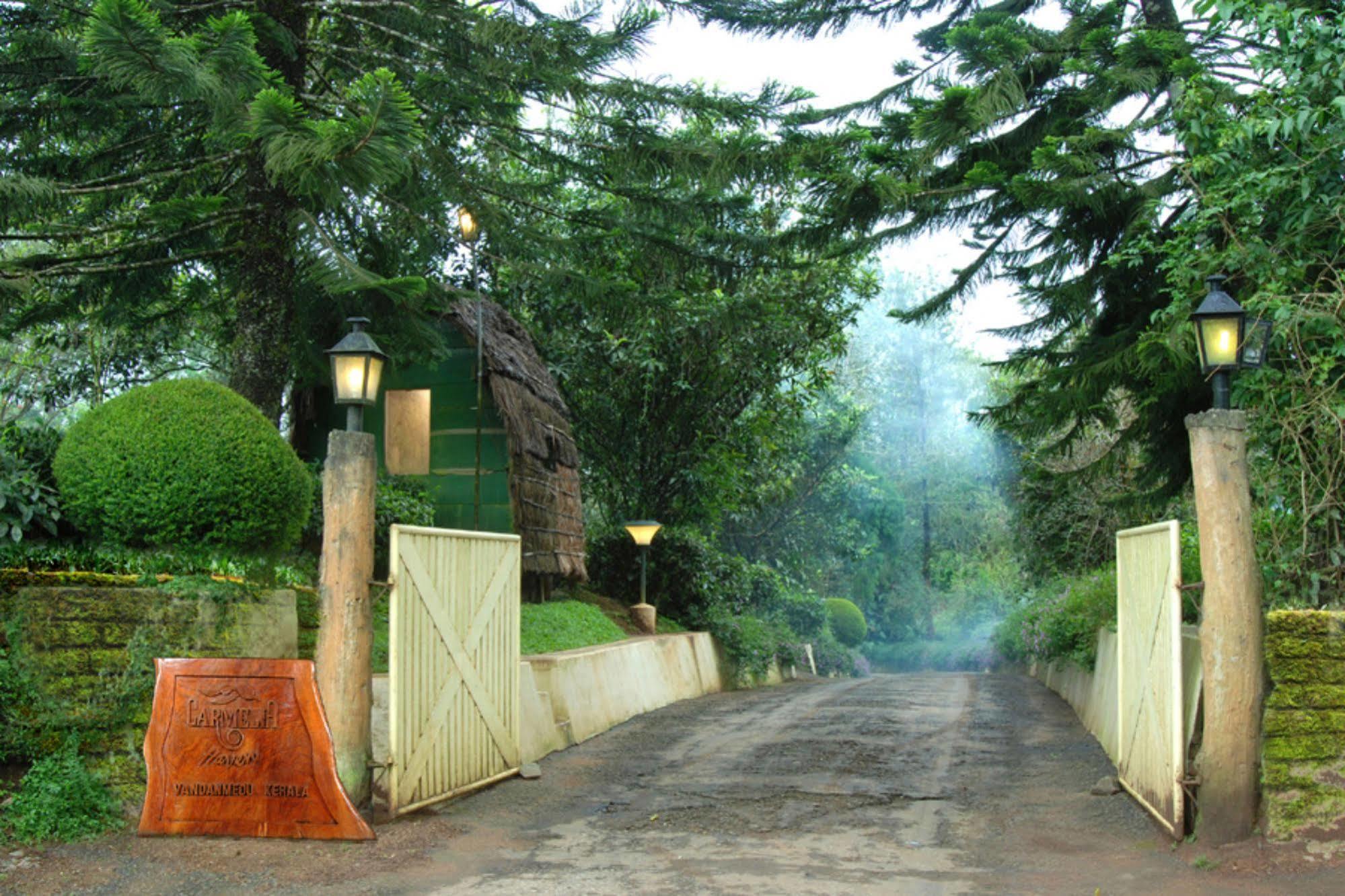 Carmelia Haven Resort Thekkady Esterno foto